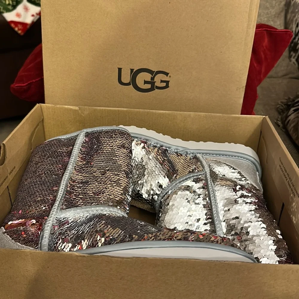 UGGS - Picture 1 of 4